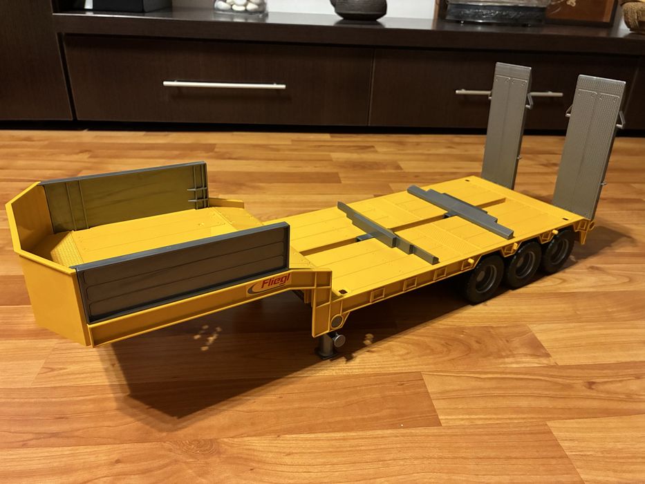 Set Bruder: Cap Tractor Mercedes, Platforma Fliegl si Excavator JCB