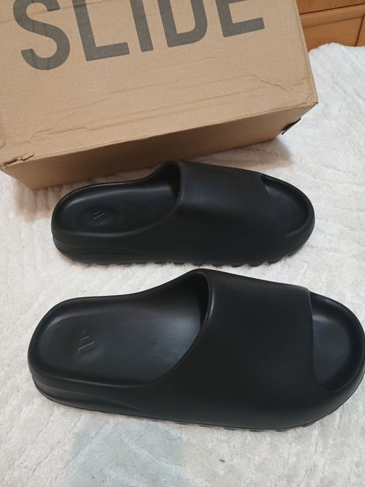 Șlapi Yeezy Slides
