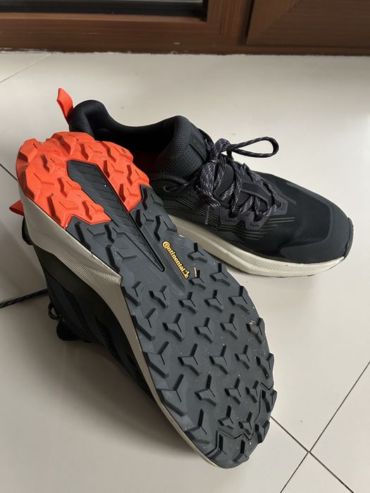 Vand adidasi  terrex  noi