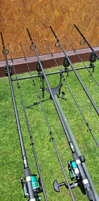 Set Pescuit,4 Lansete Crap 3,90m+4 Mulinete 8000+Rod Pod Echipat
