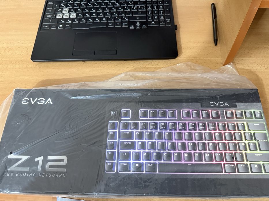 Геймърска клавиатура EVGA Z12 RGB