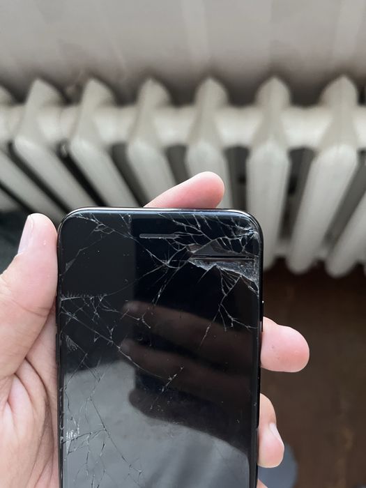 Продам IPhone 7 заблокированый