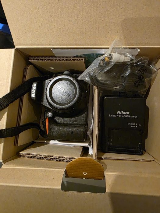 Camera foto Nikon D5500 cutie desigilata cu 2obiective 18-55 si 55-200