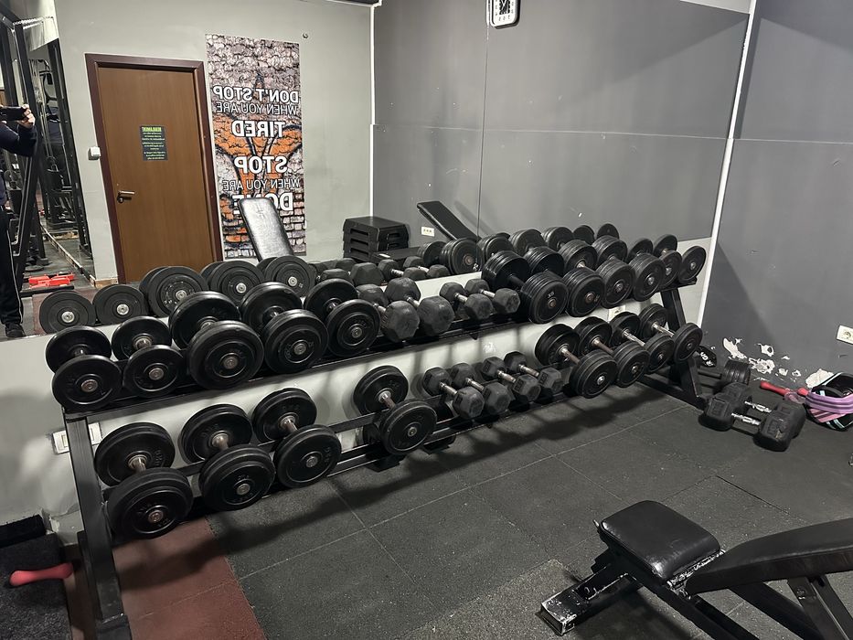Sala de fitness completa