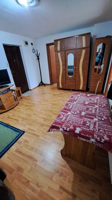 Ofer spre închiriere garsoniera