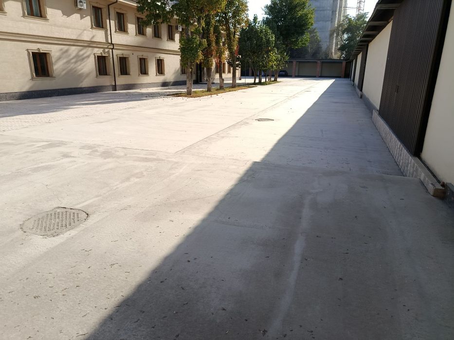 Яшнабадский район угловой 2-этажный нежилое 42-сотки 32 помещение.