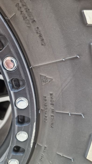 Продам шины 35/12.5 r15 с дисками и без, по 1 и по 4