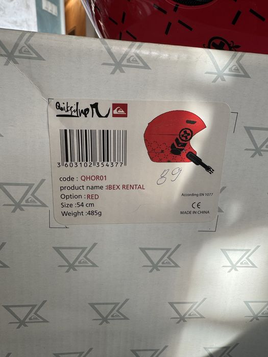 Скиорска каска, очила и ръкавици