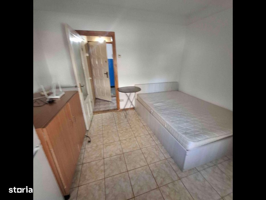 Cameră de cămin cu baie proprie