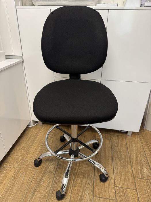 Офис стол - въртящ се