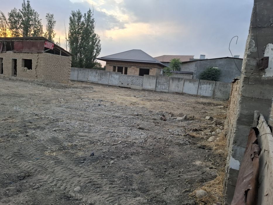 Ер сотаман 14 сотик. Углавойда жойлашган.