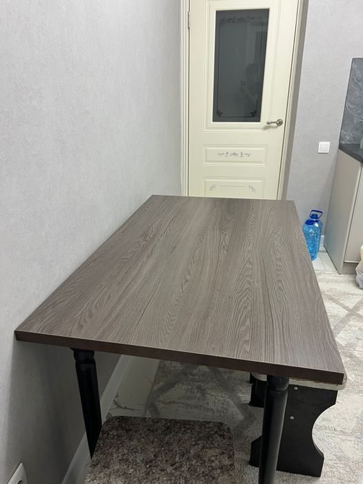 Кухонный стол со стульями