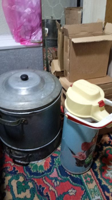 Продается посуды ,зеркала , канистры .