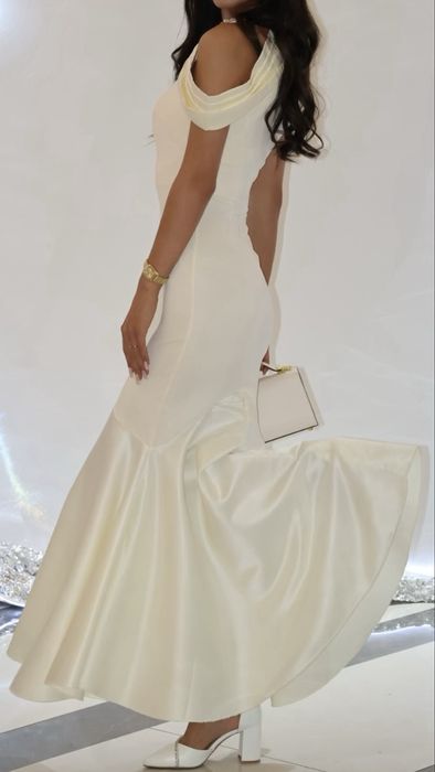 Вечернее платье бежевый