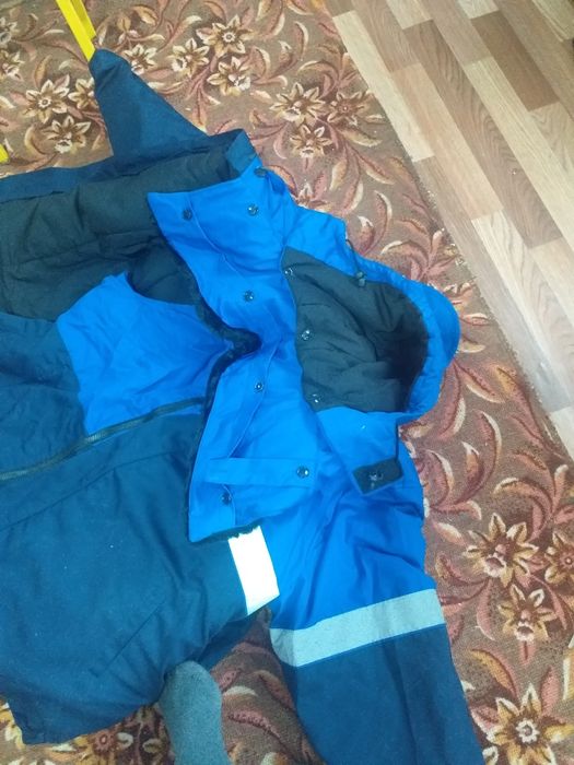 Продам зимний комбинезон, роба.
