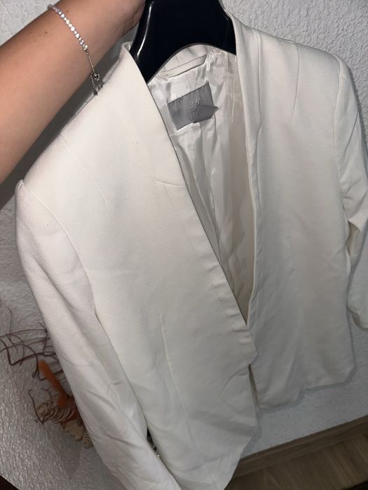 Бяло дамско сако H&M