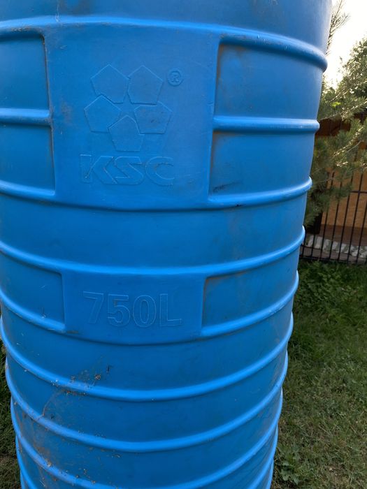 Емкость,бак,бочка для воды 750л