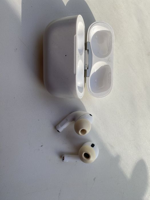 Airpods Pro не новые, рабочие