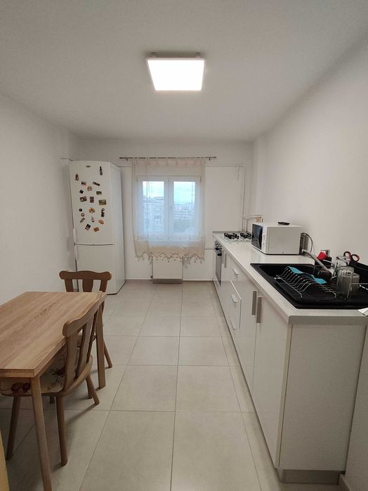 Inchiriere apartament 3 camere zona centru Ploiesti