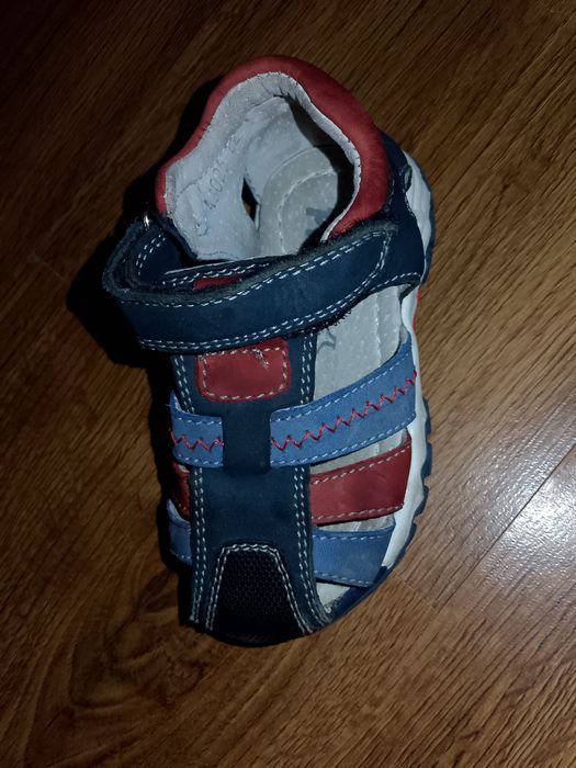 Продам сандали на мальчика