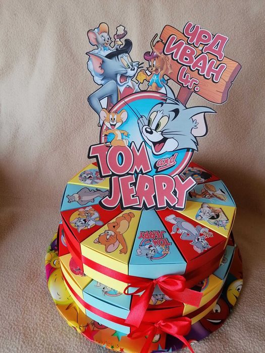 Картонена торта с избран герой