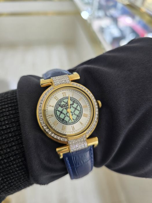 Для Элегантных Дам , золотые Chopard 750 пробы с бриллиантами!
Женские