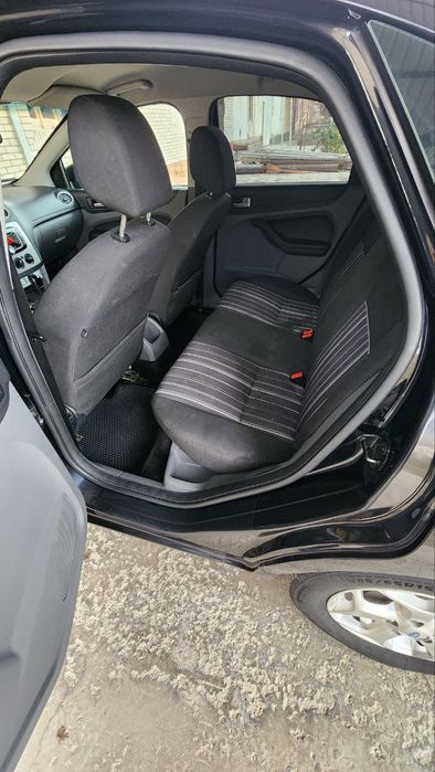 Ford focus 2 restyling 1.6 tezda sotiladi
