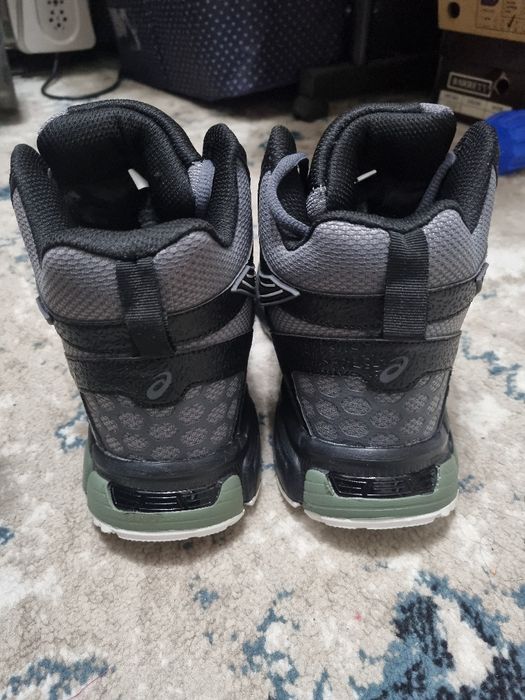 Asics zimni krasofka sotiladi yangi