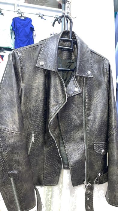 Косуха, состояние отличное , размер на s -м это 44-46. Фото могу отпра