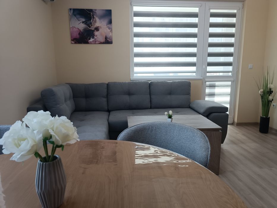 Дава се под наем Тристаен апартамент в Бургас, Меден рудник - зона А - 100 кв.м за 510 € - Снимка #2