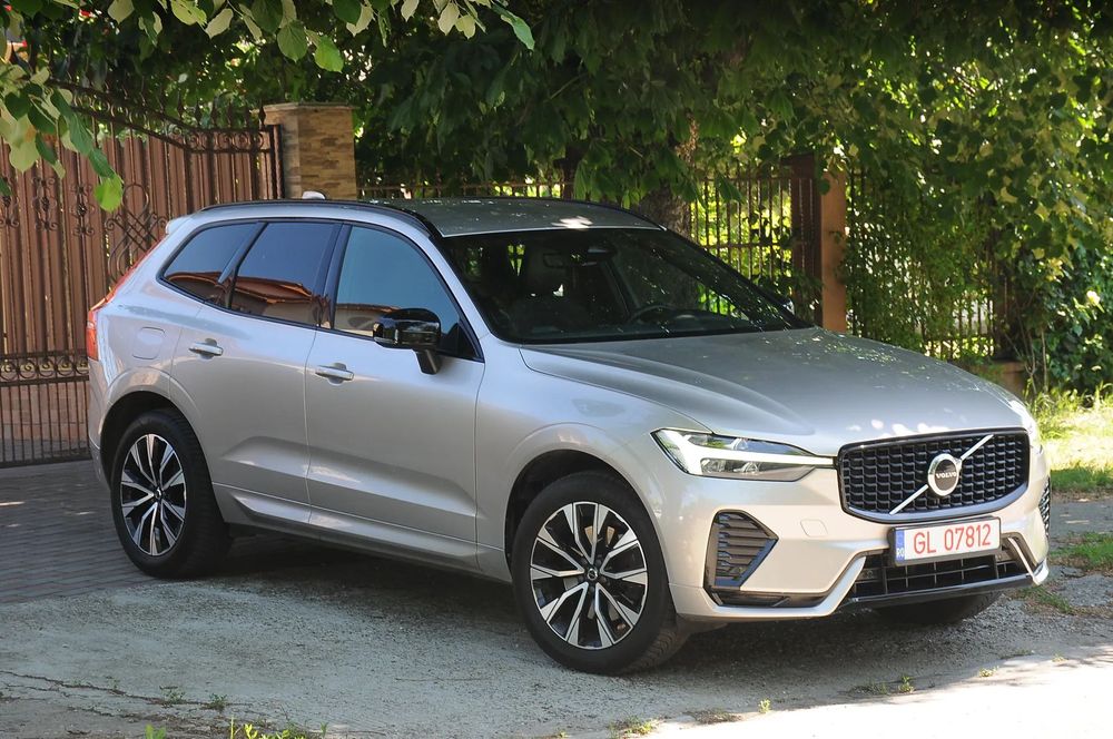 Volvo XC 60 B4 MHEV R-Design 2023 2.0d Hybrid 197 CP E6 Automat Cockpit Distronic