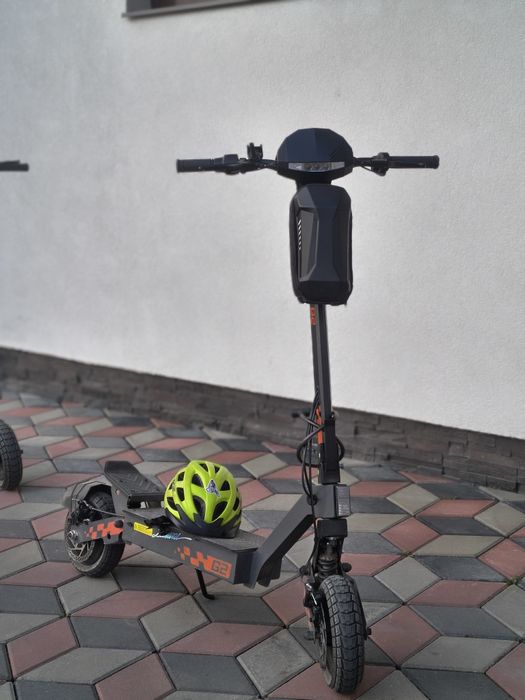 Vând Trotinetă Electrică KUKIRIN G2 2025