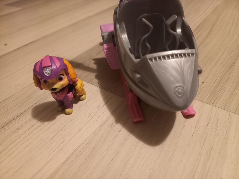 Set Paw Patrol - Vehicul Deluxe cu figurina Skye