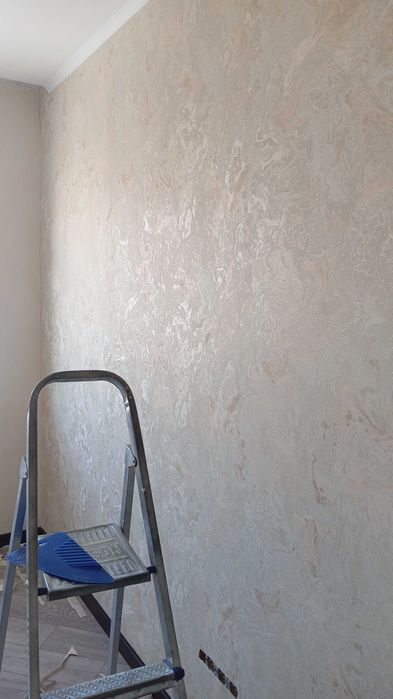 Поклейка обоев и покраска