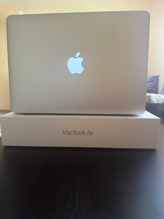 Vând Laptop MacBook