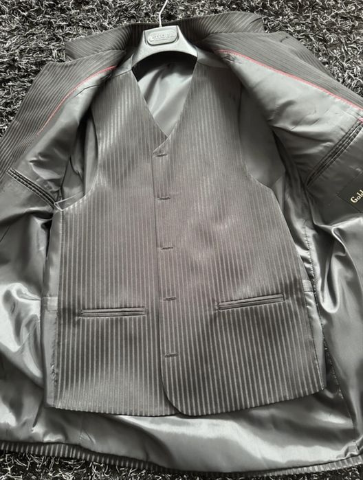 Costum elegant barbat