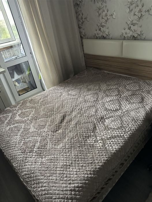 Продам спальный гарнитур