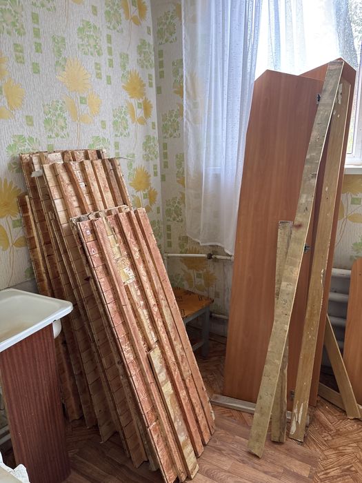 Дверь деревяшка полы шкаф агаш