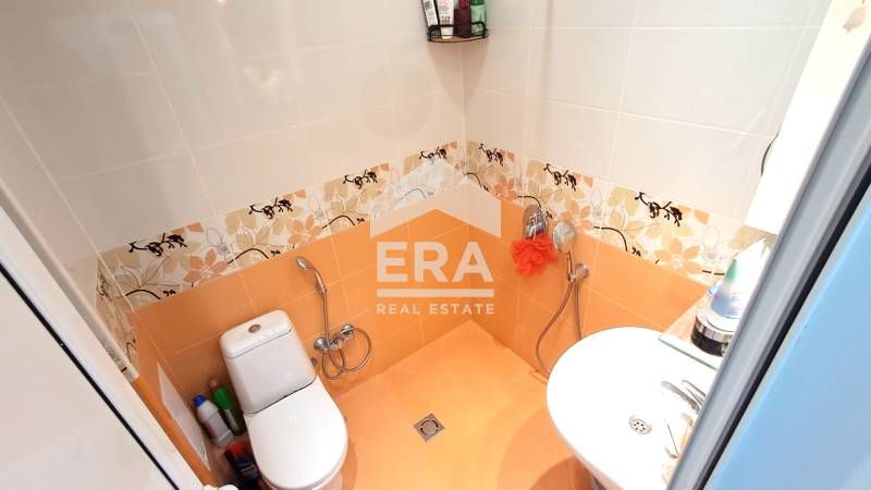 Дава се под наем Двустаен апартамент в Варна, Цветен квартал - 55 кв.м за 358 € - Снимка #9