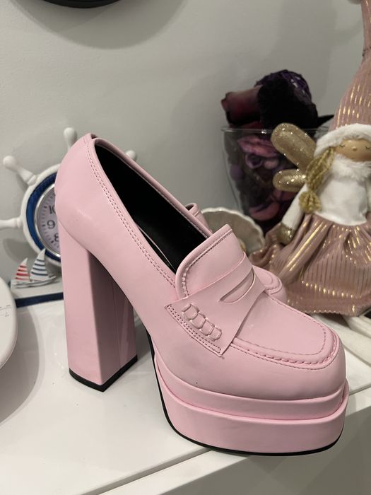 Високи обувки на ток