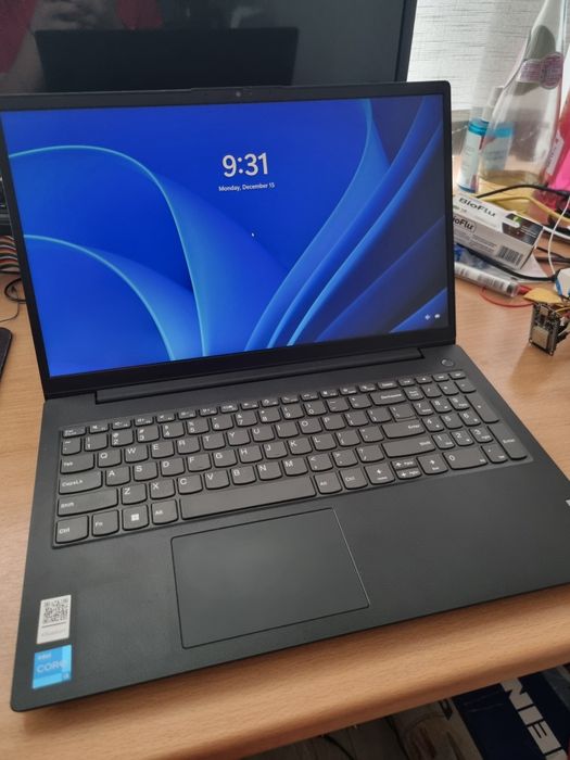 Laptop Lenovo v15- i3 11th gen