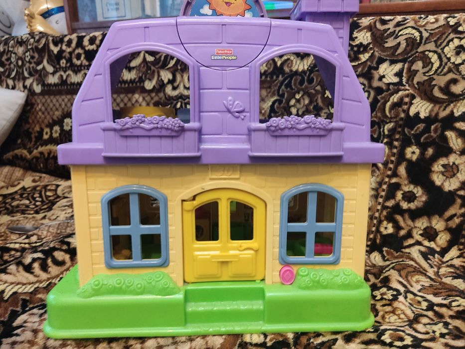 Игрушечный дом для кукол