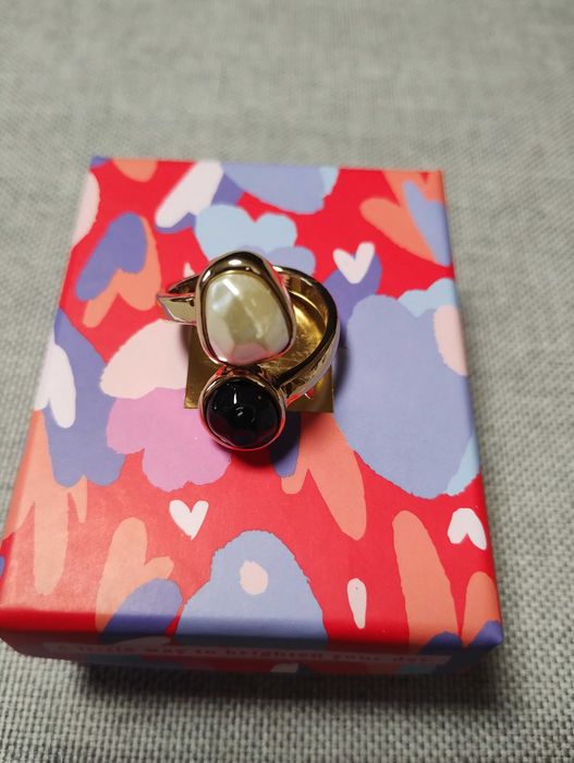 Налични бижута от AVON