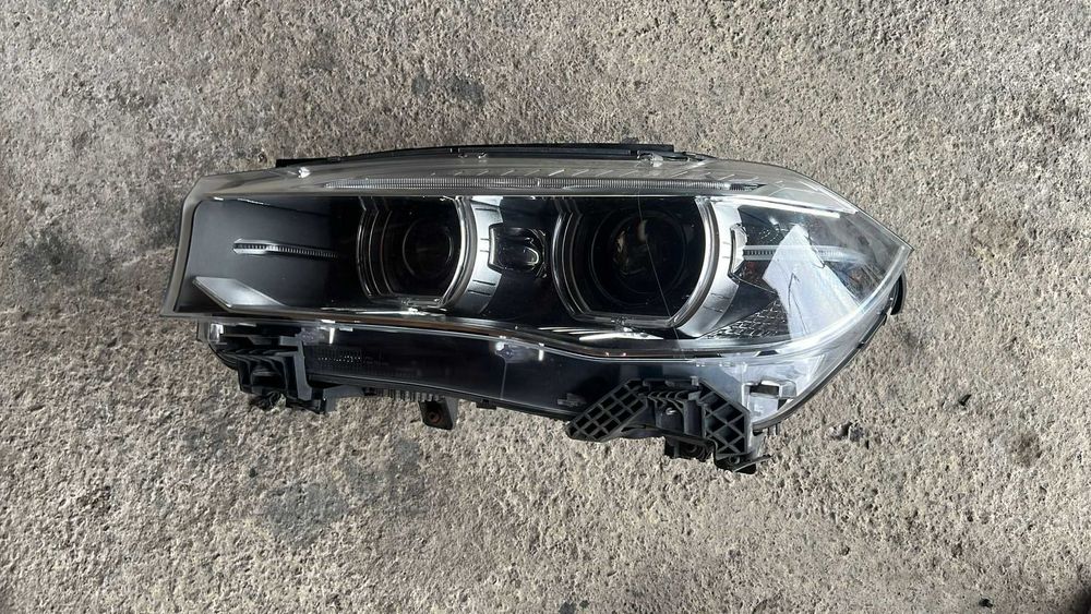 Far stanga dreapta BMW X5 F15 3.0 D N57D30A si alte piese