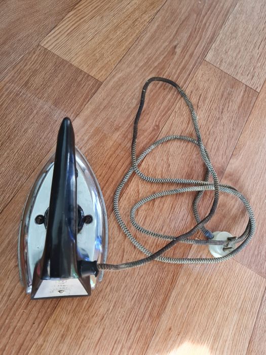 Винтажные утюги рабочие