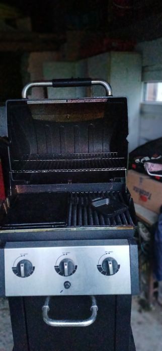 De vanzare gratar pe gaz (butelie)Broil King