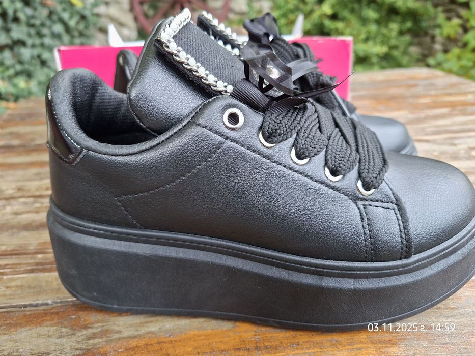 Дамски черни обувки