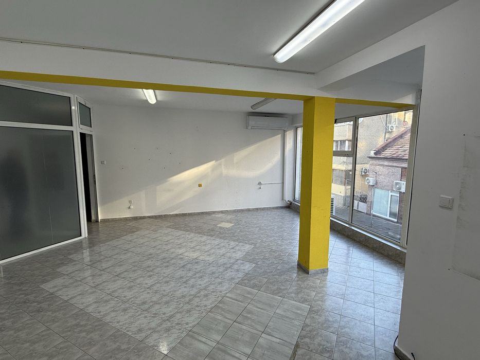 Дава се под наем Офис в Търговище, Център - 50 кв.м за 179.52 € - Снимка #2