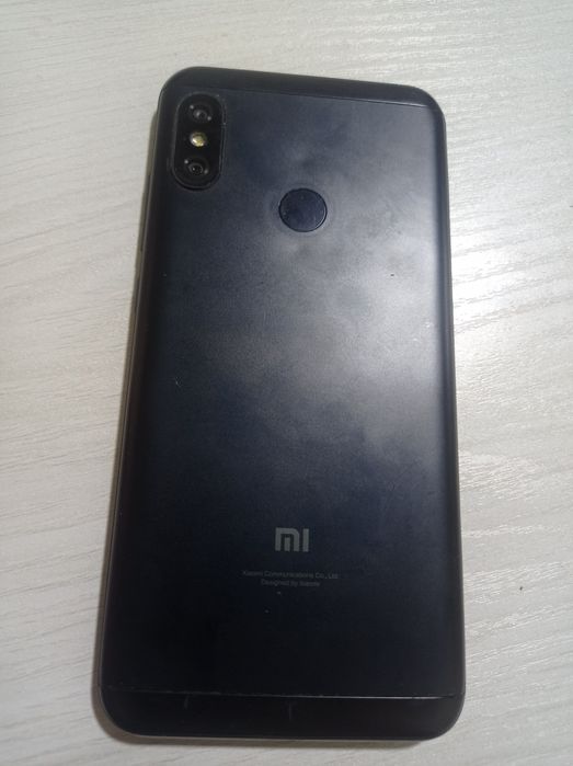 Редми 6.Холати яхши ойналари бутун бир қўлда ишлаган. Нархи 600000