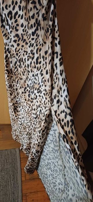 Леопардова сатенена рокля с цепка Guess, оригинална, НОВА